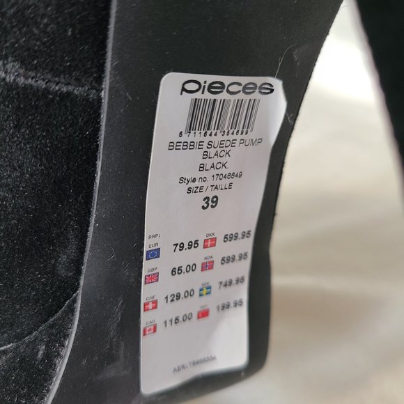 Suede Scallop Back Pumps - Picture 3 of 3